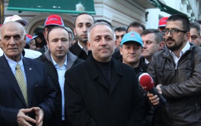 Türk-İş’ten AKP önünde protesto eylemi