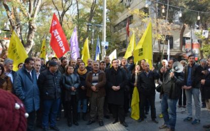 BÜRO EMEKÇİLERİNİN ONURLU SESİNİ KISAMAYACAKSINIZ! BİZ KAZANACAĞIZ!