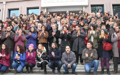 Ankara Üniversitesi’nde ‘ihraç’ protestosu: Bu karanlığı aşacağız